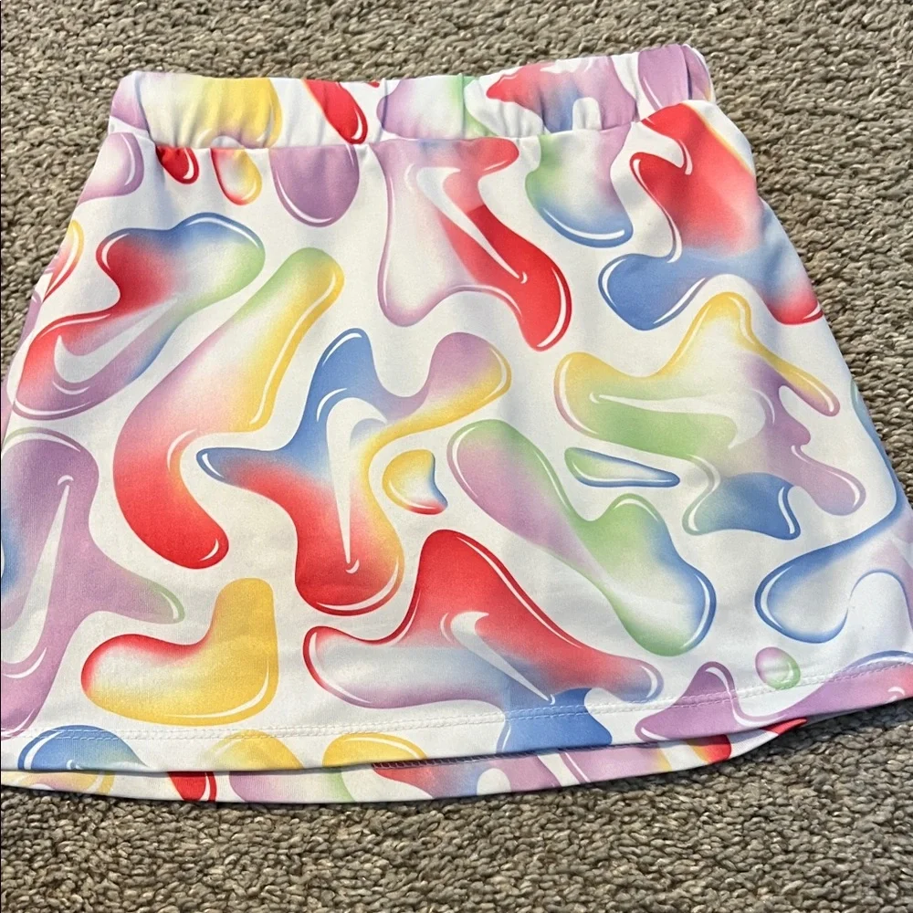 Nike White Tank Top and Multicolor Shorts Set - Picture 9 of 9